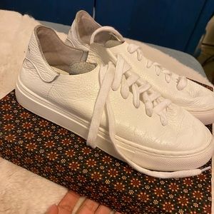6.5 Sam Edelman white leather tennis shoes